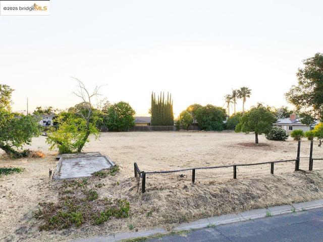 1806 Blossom Drive, Antioch CA: https://media.crmls.org/mediaz/d1525361-2ec1-4e1e-8895-964c4b68a32d.jpg