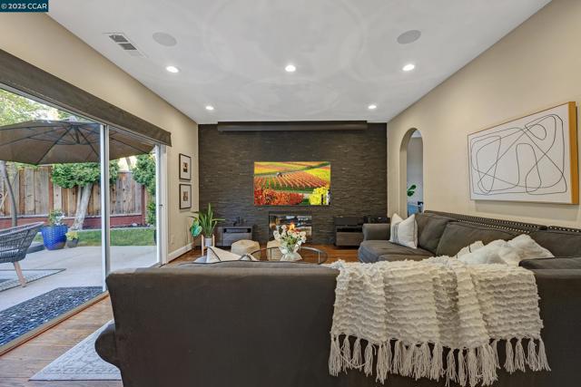 100 Bedford Ct, Danville CA: https://media.crmls.org/mediaz/d1526525-e20d-41a6-8b36-549904393526.jpg