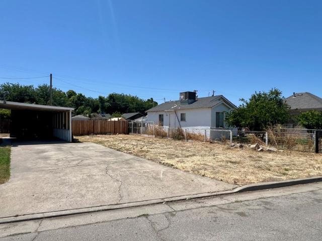 473 East Avenue, Gustine CA: https://media.crmls.org/mediaz/d1529b37-57e9-4f17-8d70-1a1bd21ef4dc.jpg