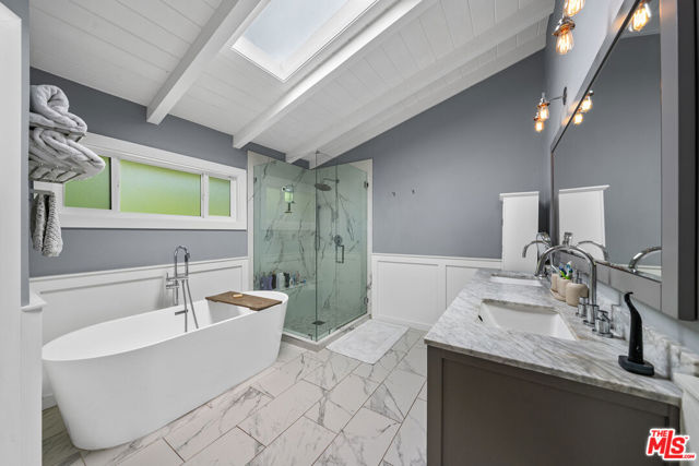 13513 Cheltenham Drive, Sherman Oaks CA: https://media.crmls.org/mediaz/d152bc59-cf74-43cd-a307-3187d3242fc3.jpg