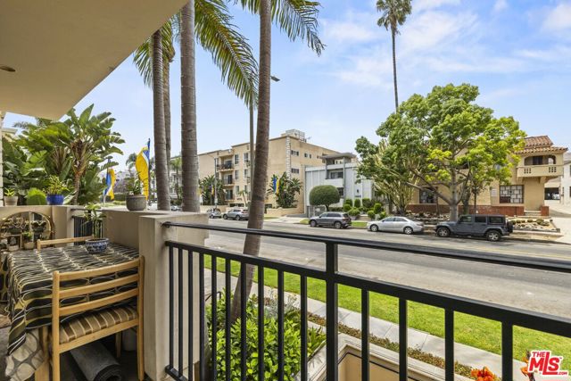 1450 S Beverly Drive, Los Angeles CA: https://media.crmls.org/mediaz/d152e07d-27e2-41de-a9b1-1bc8bfbb8cdb.jpg