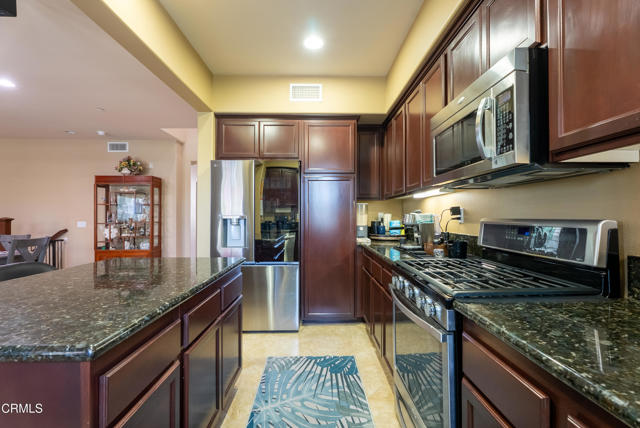 Detail Gallery Image 13 of 18 For 3123 N Oxnard Bld, Oxnard,  CA 93036 - 4 Beds | 3 Baths