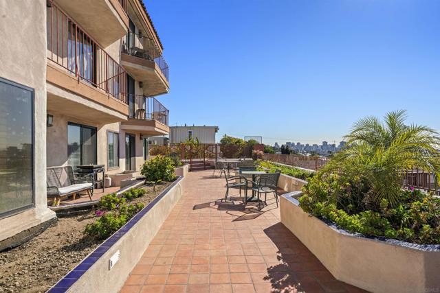 1785 Linwood St, San Diego, California 92110, 2 Bedrooms Bedrooms, ,2 BathroomsBathrooms,Condominium,For Sale,Linwood St,250001276SD