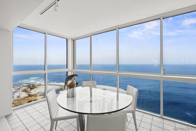 939 Coast Blvd, La Jolla CA: https://media.crmls.org/mediaz/d1530591-b407-4ea6-931e-5ff3939cc595.jpg
