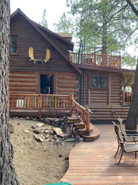 43133 Sheephorn Rd, Big Bear CA: https://media.crmls.org/mediaz/d1530c77-4557-43f9-a342-2247f1f70db6.jpg