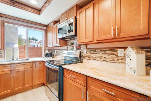 6433 La Paloma Street, Carlsbad CA: https://media.crmls.org/mediaz/d153790a-53c9-49f6-86e7-7cd05d8c357f.jpg