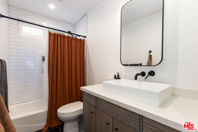 536 N Orlando Avenue, West Hollywood CA: https://media.crmls.org/mediaz/d153a3e4-1215-4247-8e0c-c6ecc7699cb3.jpg