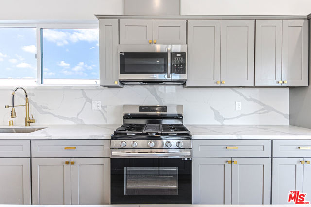1923 Carmona Avenue, Los Angeles CA: https://media.crmls.org/mediaz/d153d9c1-99a7-4334-9245-292c8c0006ff.jpg
