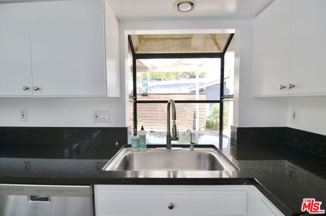 9342 Debra Avenue, North Hills CA: https://media.crmls.org/mediaz/d153e2a6-b61c-498b-84a6-62dd34168e79.jpg