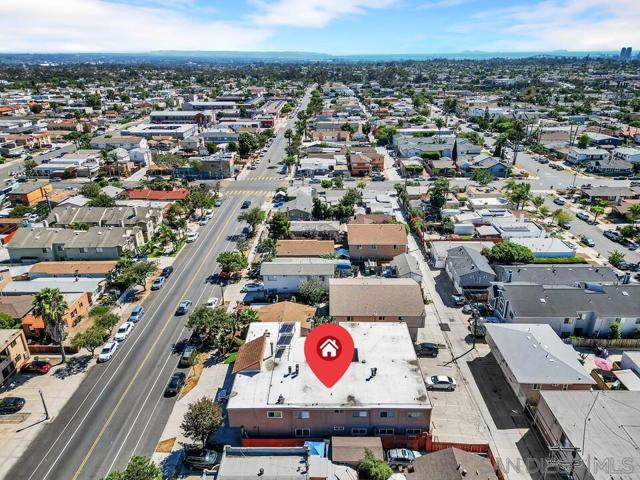 4252 35th St, San Diego CA: https://media.crmls.org/mediaz/d1540708-dbab-4173-8975-e4b2e67ac30e.jpg