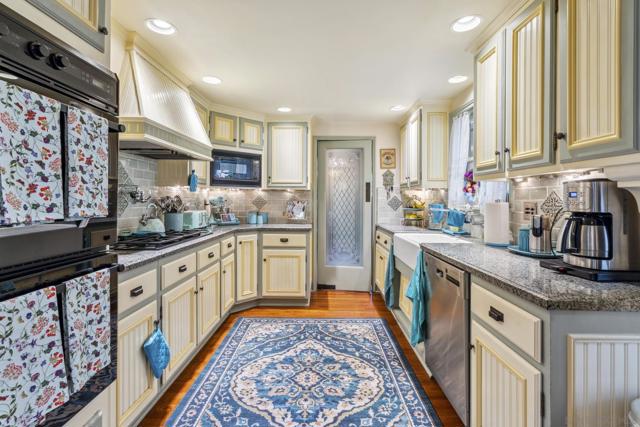 700 S Juniper, Escondido CA: https://media.crmls.org/mediaz/d1546111-929c-4580-a941-18daa33d5c6a.jpg