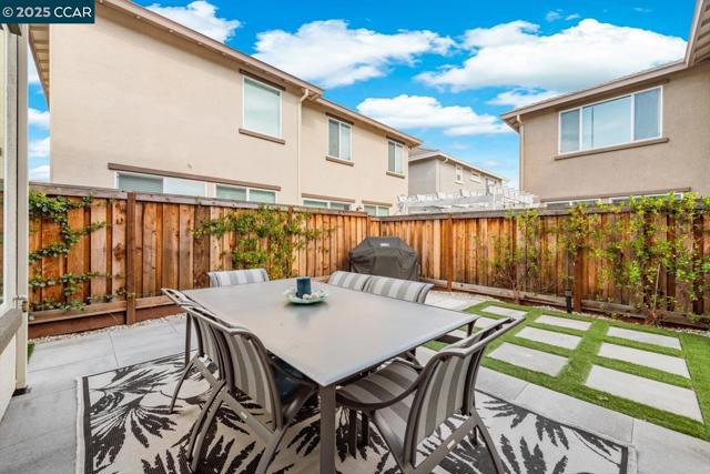 205 Goose Creek Ave, Brentwood CA: https://media.crmls.org/mediaz/d15467cf-026f-4dbe-bde0-a1c7d99ea873.jpg