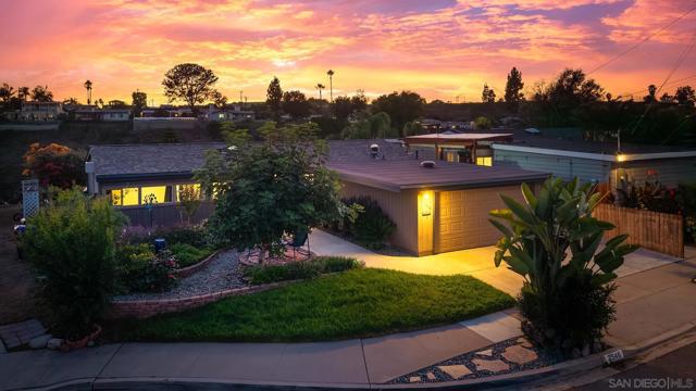 2546 MARATHON DR, San Diego CA: https://media.crmls.org/mediaz/d154d147-2edf-42c4-969c-c31aafa7c830.jpg
