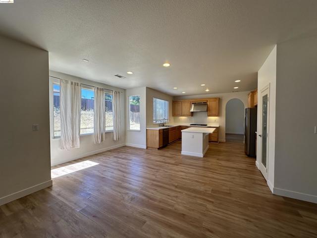 Image 5 of 22 For 1944 Mokelumne Dr