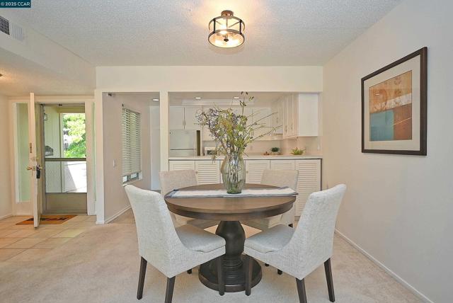 1316 Rockledge Ln, Walnut Creek CA: https://media.crmls.org/mediaz/d1552114-ca29-47b4-b835-98fb48eff6b0.jpg