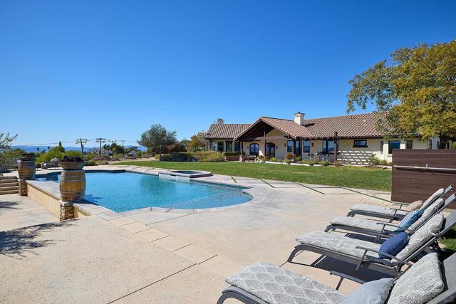 38408 Mesa Rd, Temecula CA: https://media.crmls.org/mediaz/d1553291-f8f0-4d25-8fe1-887566362f62.jpg