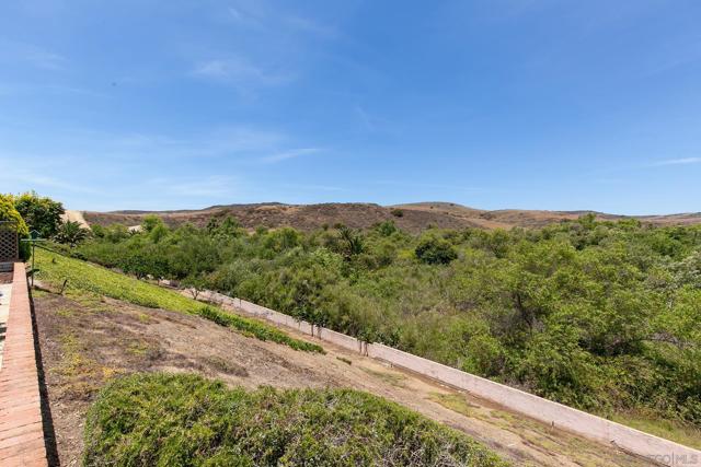 5188 Weymouth Way, Oceanside CA: https://media.crmls.org/mediaz/d15663b4-035b-46d8-ac20-1092959f4f60.jpg