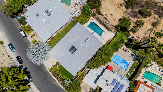 18854 Edleen Drive, Tarzana CA: https://media.crmls.org/mediaz/d156b439-90d1-45db-a516-06013e116666.jpg