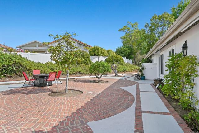 Detail Gallery Image 2 of 38 For 4737 Galicia Way, Oceanside,  CA 92056 - 2 Beds | 2 Baths