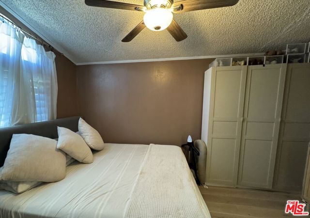25000 Hawkbryn Avenue, Newhall CA: https://media.crmls.org/mediaz/d1570c95-cbab-45e9-ba6a-ff2addb3b0fd.jpg