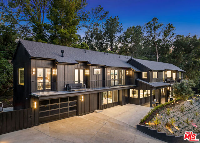 3140 Coldwater Canyon, Studio City CA: https://media.crmls.org/mediaz/d157474c-57df-494d-bf7c-e9879583b697.jpg