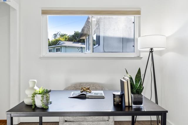 3134 Terry Ct, Castro Valley CA: https://media.crmls.org/mediaz/d157699c-d3cf-403f-8b73-d984f3d542aa.jpg