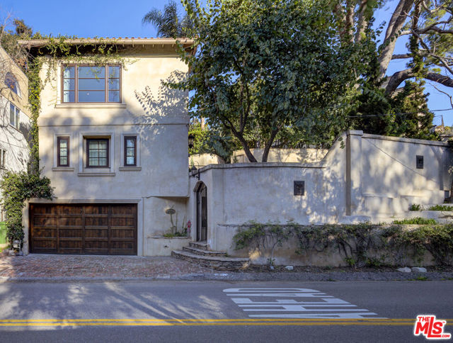 2880 NICHOLS CANYON Road, Los Angeles CA: https://media.crmls.org/mediaz/d1577ff7-7786-4964-9df4-676b2f6bf456.jpg