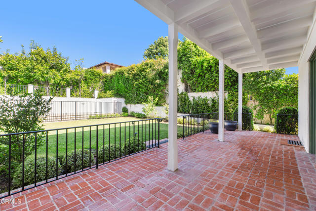 1184 Arden Road, Pasadena CA: https://media.crmls.org/mediaz/d1586236-aba6-42ac-8881-4d72673e4ce1.jpg