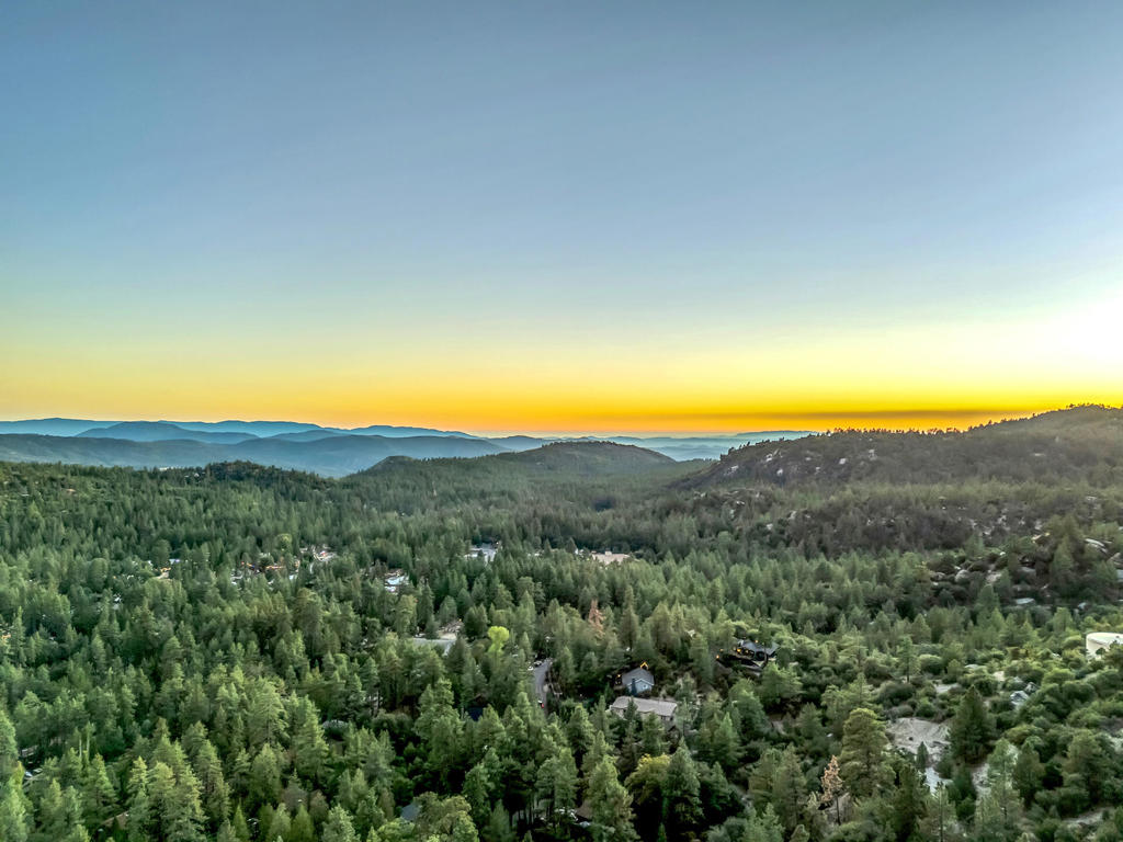 https://media.crmls.org/mediaz/d158a3da-4833-40ad-a4bc-51e21d6b1bc0.jpg?preset=X-Large