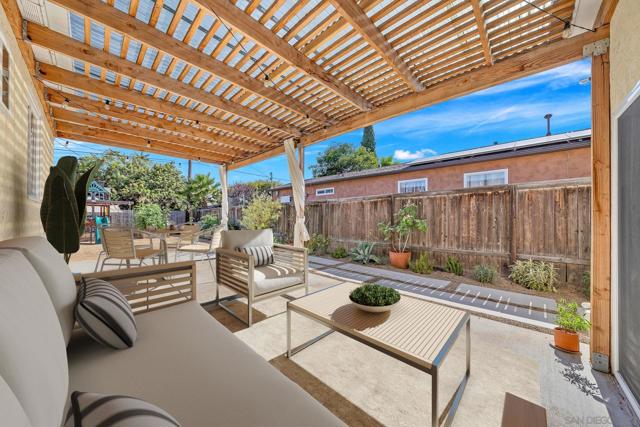 4991 Date Pl, San Diego CA: https://media.crmls.org/mediaz/d158f9a6-bbf0-46ae-bf4e-246c536d112c.jpg