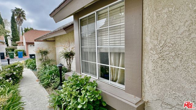 1873 Suntree Lane photo 3