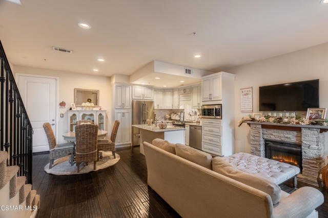 1160 Vista Canyon Lane, Newbury Park CA: https://media.crmls.org/mediaz/d15927e0-aed6-4495-9300-ea71b5f0f916.jpg