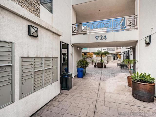 924 Hornblend, San Diego CA: https://media.crmls.org/mediaz/d159b9a4-bcb1-4a76-aafe-78a4b9d038c8.jpg