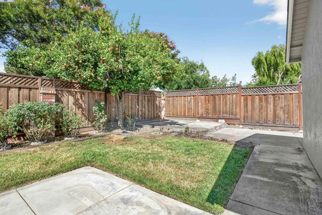 4217 Waycross Ct, Pleasanton CA: https://media.crmls.org/mediaz/d15a656e-5d96-4abe-bf24-16808c0ad75f.jpg