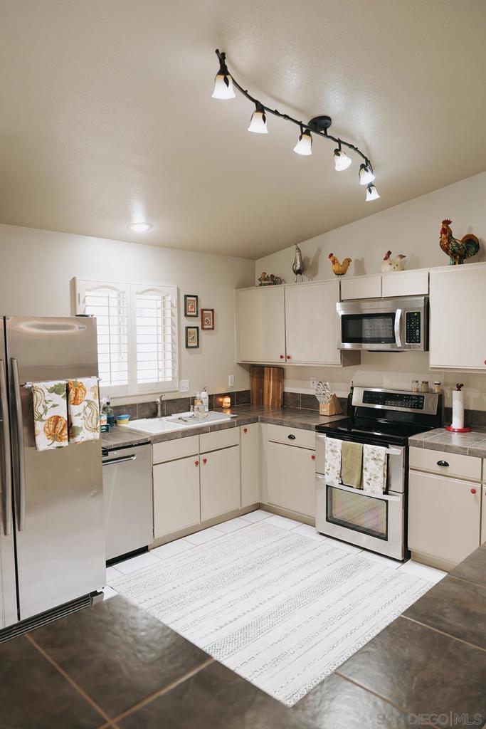 MLS #250043282SD image #11