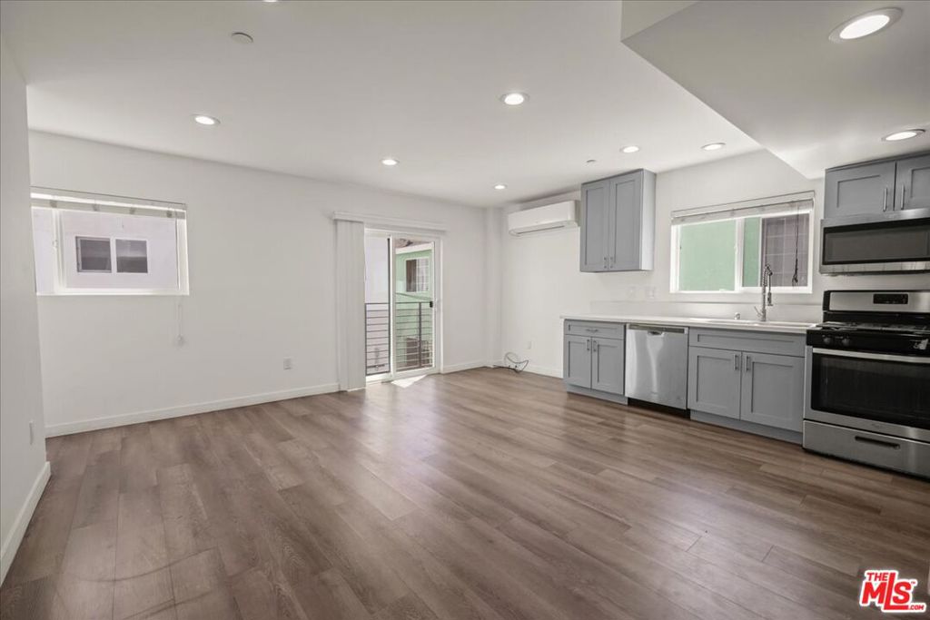1885 W 20th Street #1/2