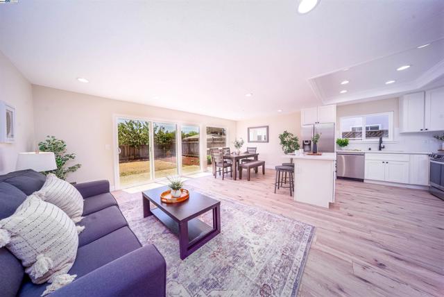 35459 Galen Pl, Fremont CA: https://media.crmls.org/mediaz/d15b6ba1-06e5-4261-88f5-6687b152bd0a.jpg