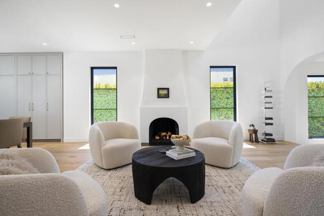 4223 Middlesex Dr, San Diego CA: https://media.crmls.org/mediaz/d15b8ba6-2611-476f-a1a9-d4ea0c4c32ee.jpg