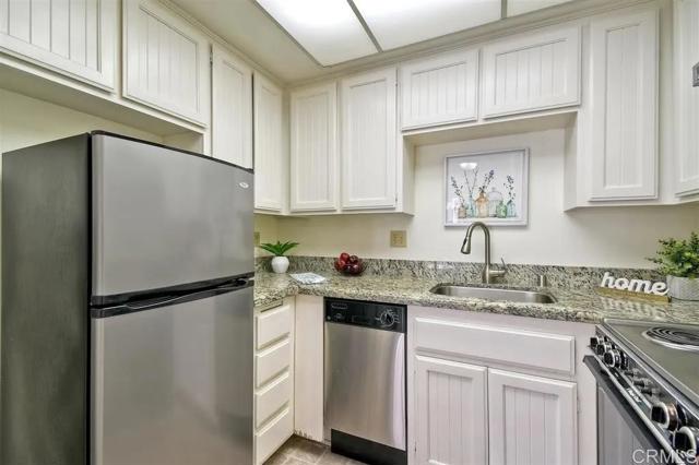 Detail Gallery Image 6 of 16 For 1560 Circa Del Lago #D201,  San Marcos,  CA 92078 - 1 Beds | 1 Baths