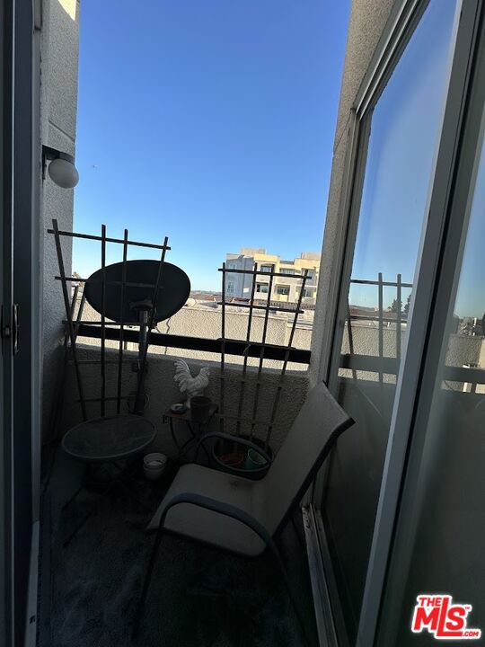 1240 S Corning Street, Los Angeles CA: https://media.crmls.org/mediaz/d15bf886-78a3-4804-87fc-993308558c28.jpg