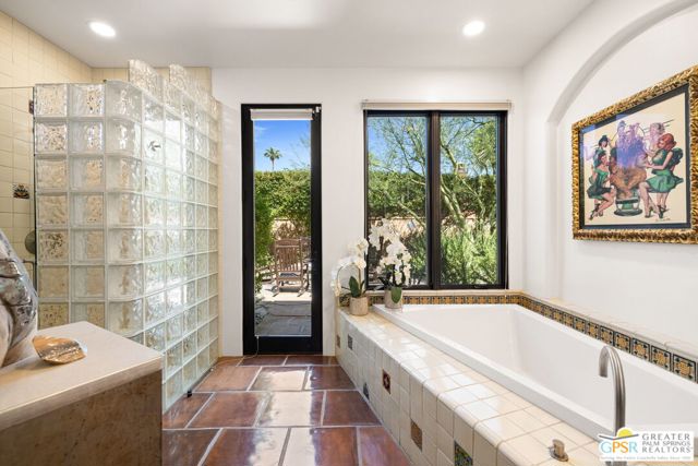 248 E Palo Verde Avenue, Palm Springs CA: https://media.crmls.org/mediaz/d15c9475-12ce-4007-a39c-16608e17c91c.jpg