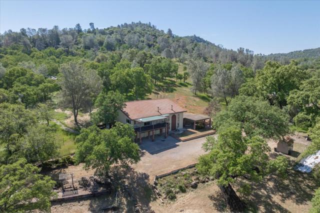 10207 Pool Station Road, Angels Camp CA: https://media.crmls.org/mediaz/d15cbdf5-d3e4-4e78-b726-064a2b33e882.jpg