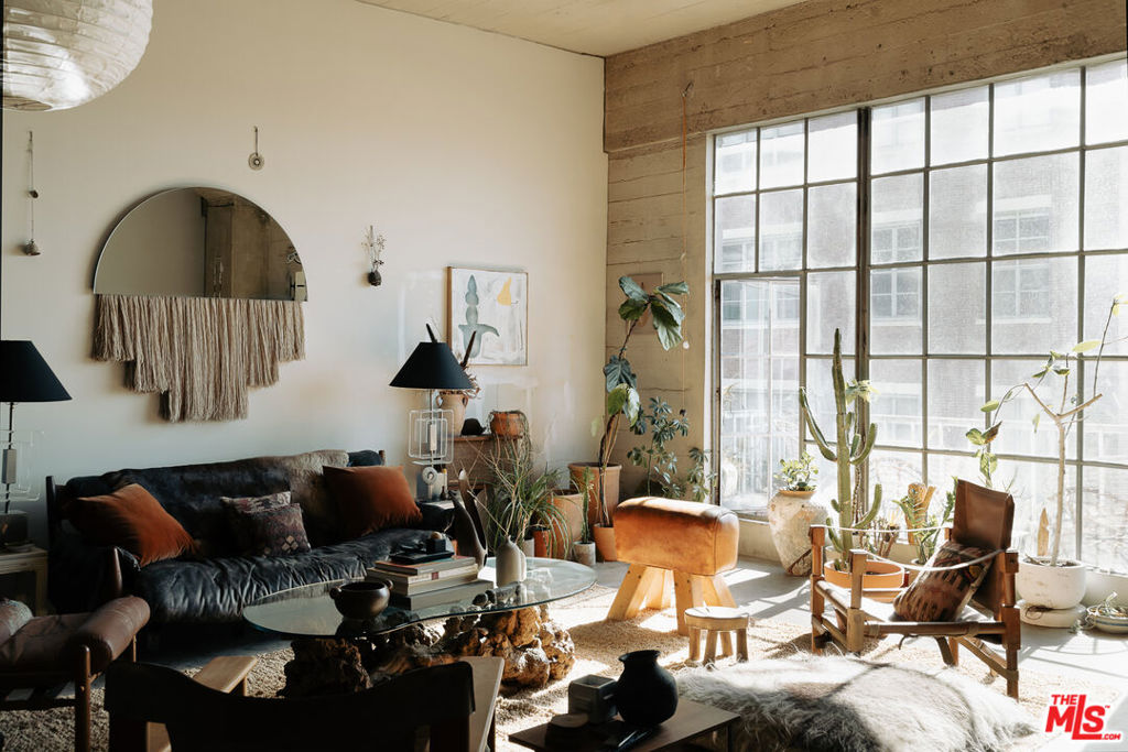 https://media.crmls.org/mediaz/d15cbeb2-345d-43b2-ae47-2dbbaa031c15.jpg?preset=X-Large