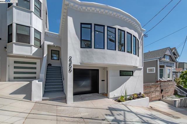 2356 15th St, San Francisco CA: https://media.crmls.org/mediaz/d15cddea-6998-4540-8ed4-34effe3f90b3.jpg