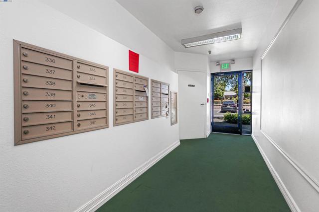 1280 Stanhope Ln, Hayward CA: https://media.crmls.org/mediaz/d15d736c-90a3-4993-b045-4bcd5246b33b.jpg