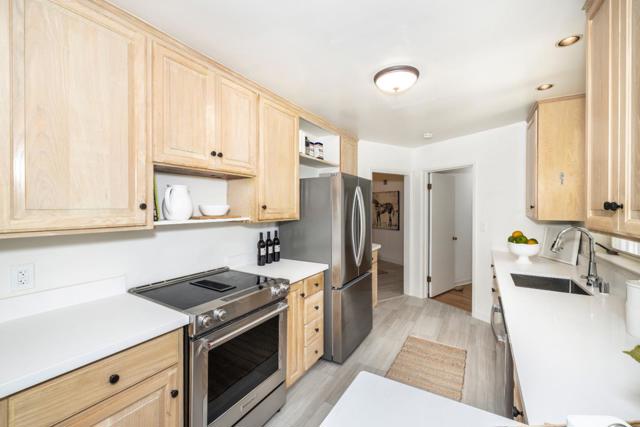 510 Valencia Drive, Los Altos CA: https://media.crmls.org/mediaz/d15df5d9-9e2d-4bad-8ba1-a7690b111505.jpg