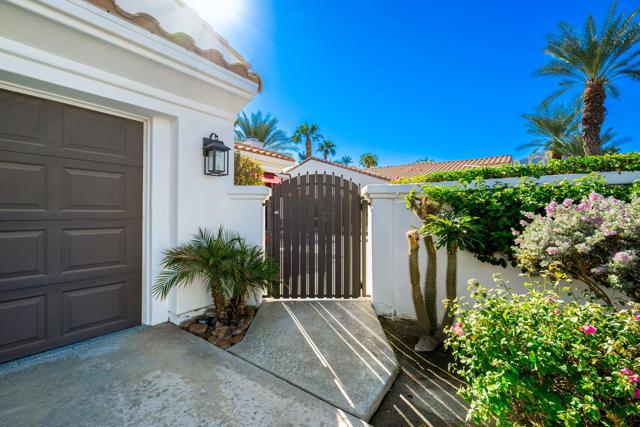 78975 Breckenridge Drive, La Quinta CA: https://media.crmls.org/mediaz/d15e1bb7-d2b3-454e-bd6f-1e0f9ea2bc1b.jpg