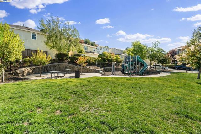 663 Falling Star Drive, Martinez CA: https://media.crmls.org/mediaz/d15e2b85-2cc7-4ce7-93d2-a74363374424.jpg