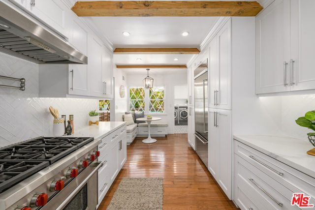 3856 Hayvenhurst Avenue, Encino CA: https://media.crmls.org/mediaz/d15e2f61-effe-4b86-b73a-9c1ff85e20f3.jpg