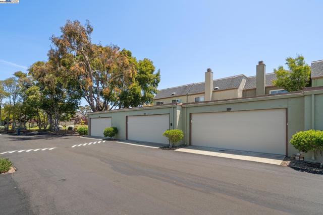 1105 Fontana Dr, Alameda CA: https://media.crmls.org/mediaz/d15e4e96-9ee8-4b81-9837-6c8b089aa210.jpg